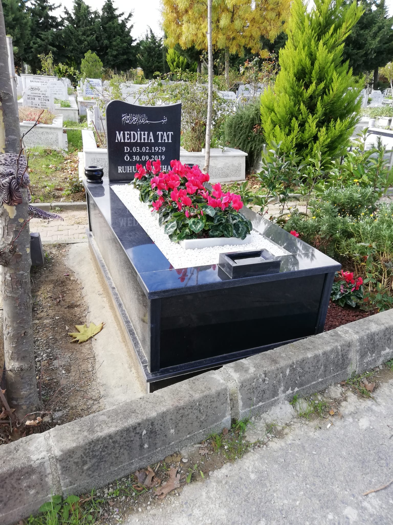 Ultimate Granit Mezar